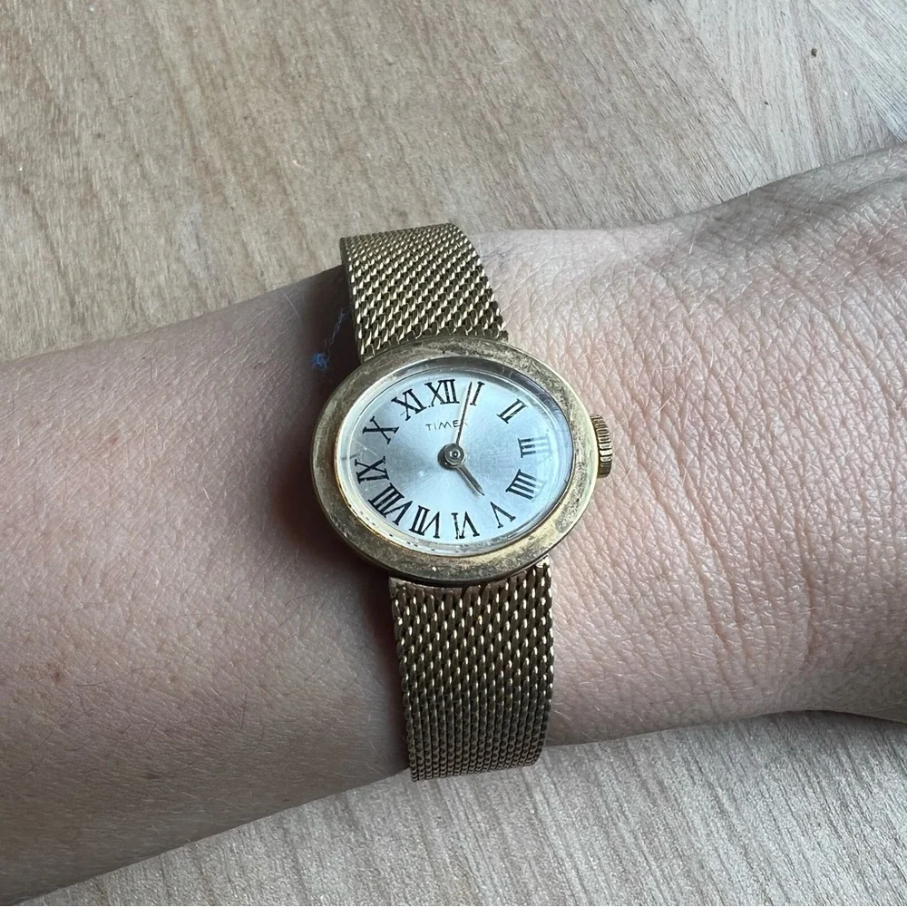 Vintage Timex ladies oval gold tone mechanical watch